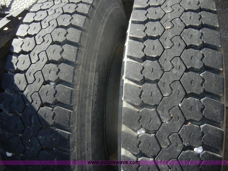 image for item G4692 1993 Mack CH613 semi truck