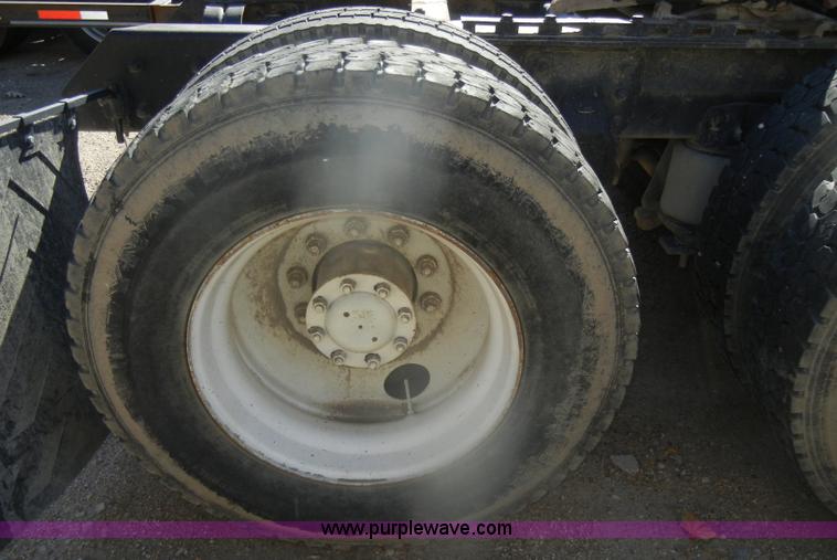 image for item G4692 1993 Mack CH613 semi truck