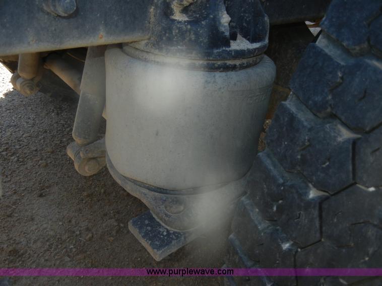 image for item G4692 1993 Mack CH613 semi truck