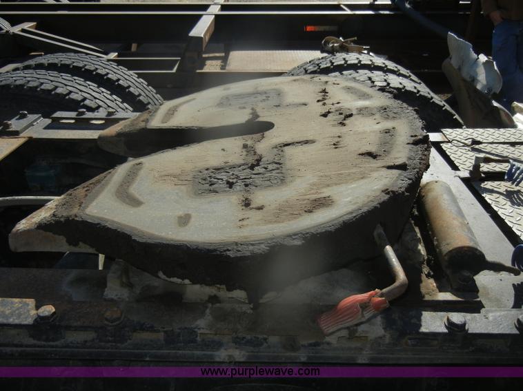 image for item G4692 1993 Mack CH613 semi truck