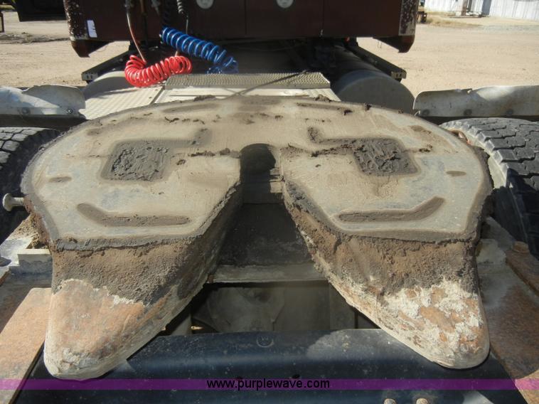 image for item G4692 1993 Mack CH613 semi truck