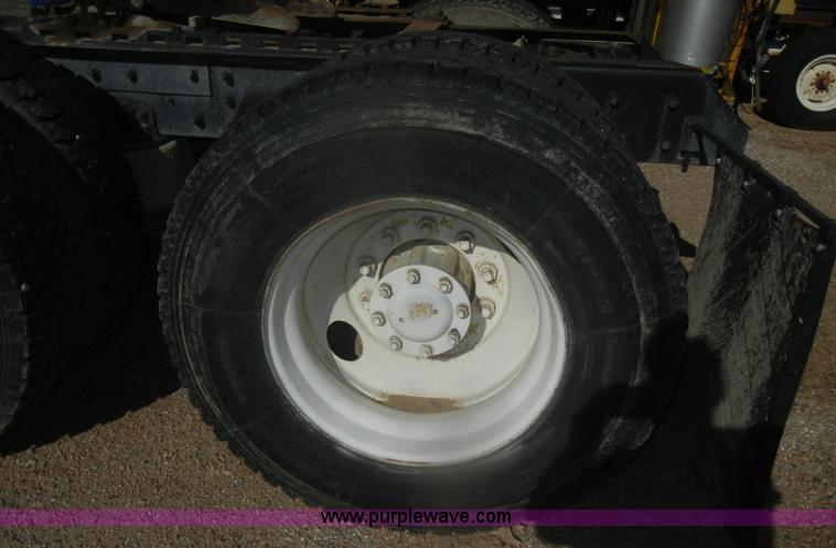 image for item G4692 1993 Mack CH613 semi truck