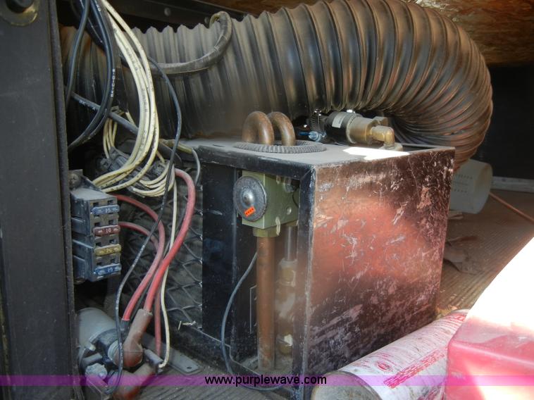 image for item G4692 1993 Mack CH613 semi truck