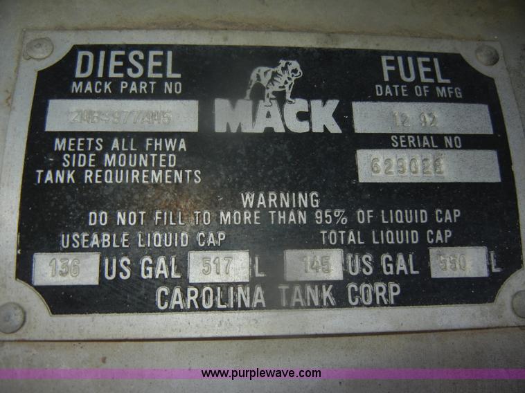 image for item G4692 1993 Mack CH613 semi truck