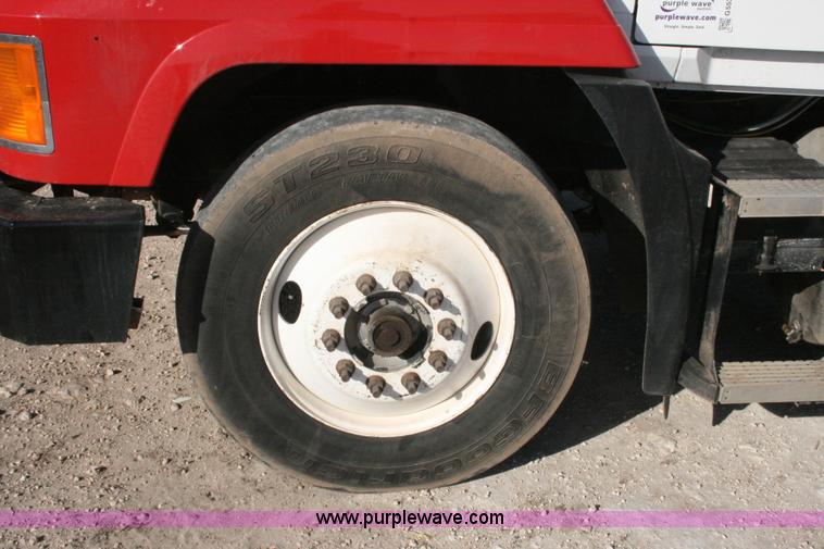 image for item G5531 1998 Mack CH613 semi truck