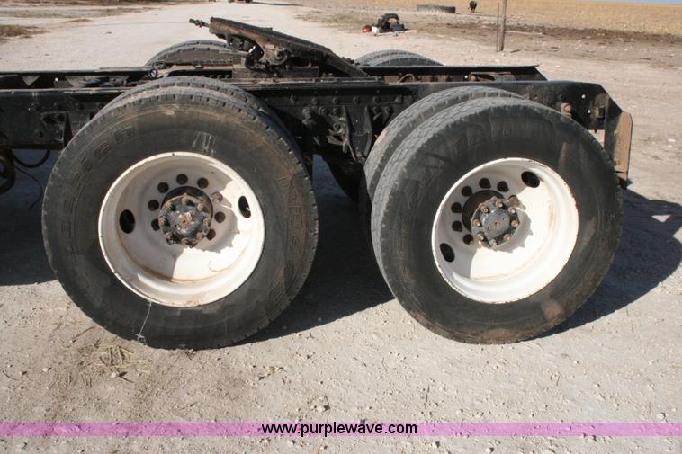 image for item G5531 1998 Mack CH613 semi truck