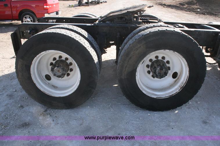 image for item G5531 1998 Mack CH613 semi truck