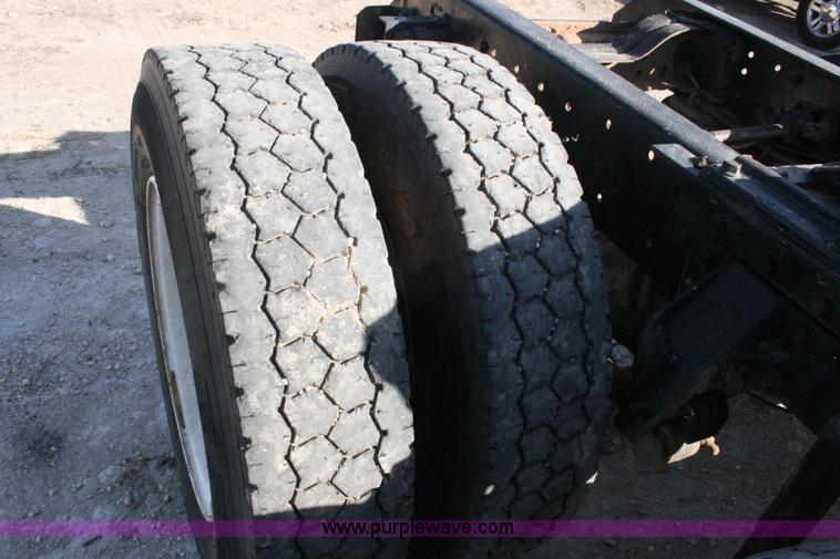 image for item G5531 1998 Mack CH613 semi truck