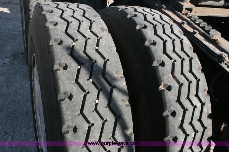 image for item G5531 1998 Mack CH613 semi truck