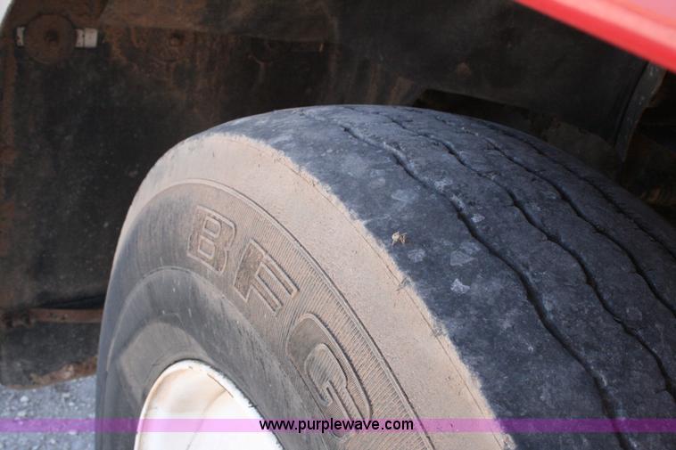 image for item G5531 1998 Mack CH613 semi truck