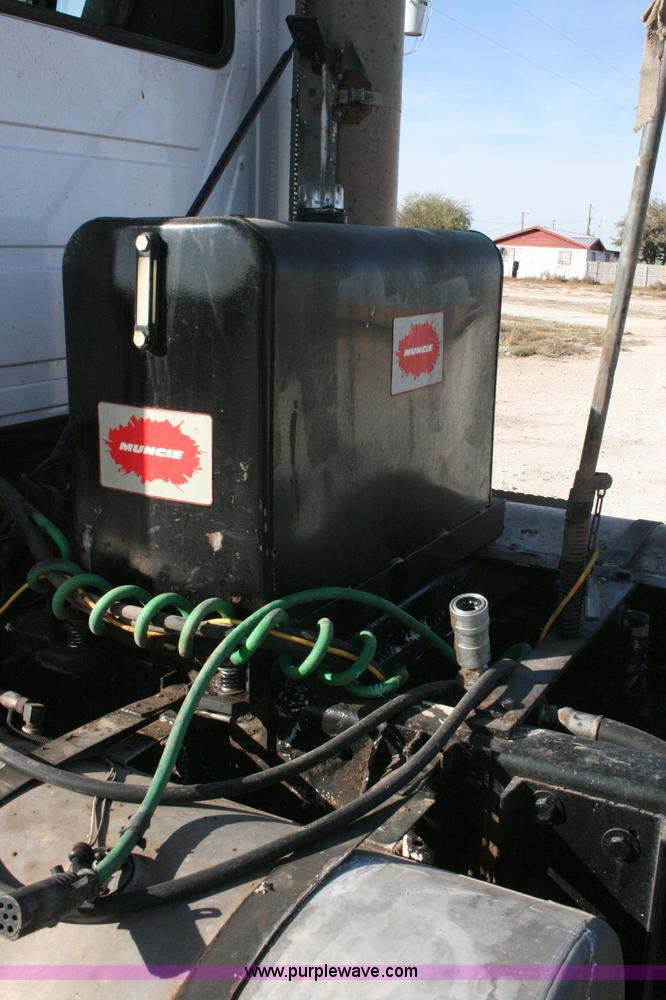 image for item G5531 1998 Mack CH613 semi truck