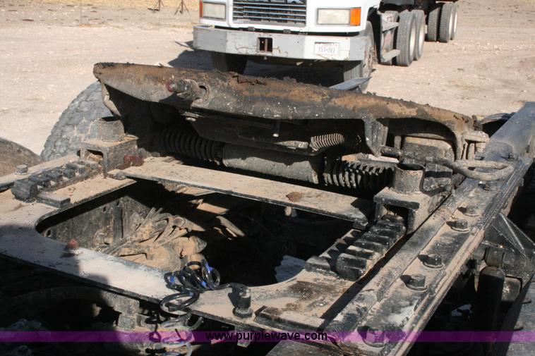 image for item G5531 1998 Mack CH613 semi truck