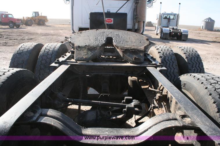 image for item G5531 1998 Mack CH613 semi truck