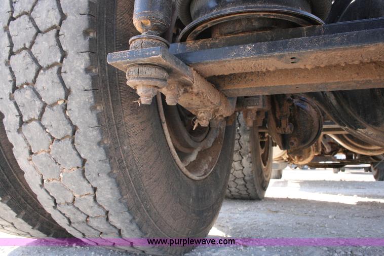 image for item G5531 1998 Mack CH613 semi truck