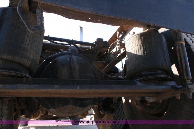 image for item G5531 1998 Mack CH613 semi truck