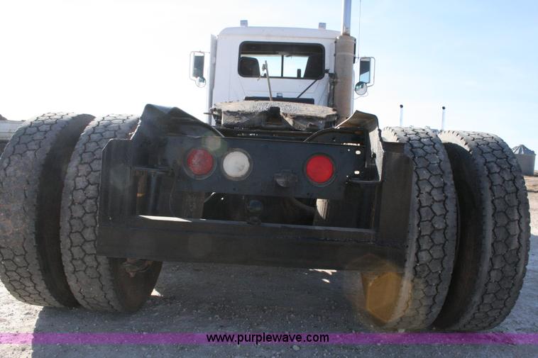 image for item G5531 1998 Mack CH613 semi truck