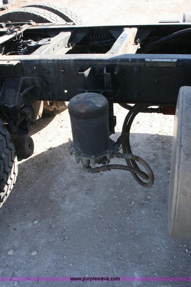 image for item G5531 1998 Mack CH613 semi truck