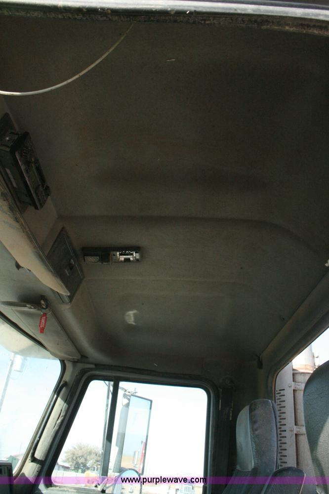 image for item G5531 1998 Mack CH613 semi truck