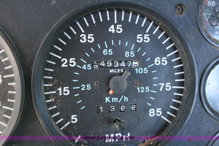 image for item G5531 1998 Mack CH613 semi truck