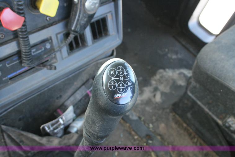 image for item G5531 1998 Mack CH613 semi truck