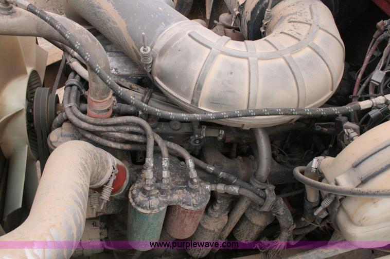 image for item G5531 1998 Mack CH613 semi truck