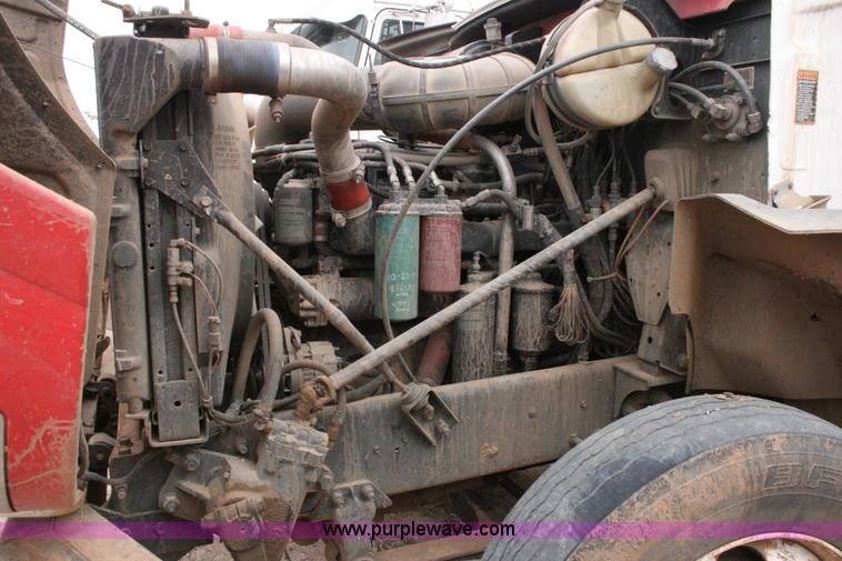 image for item G5531 1998 Mack CH613 semi truck