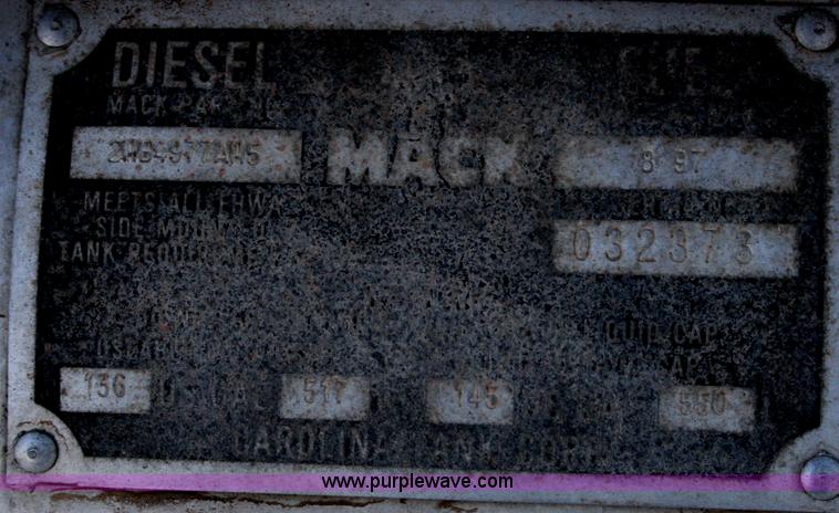 image for item G5531 1998 Mack CH613 semi truck