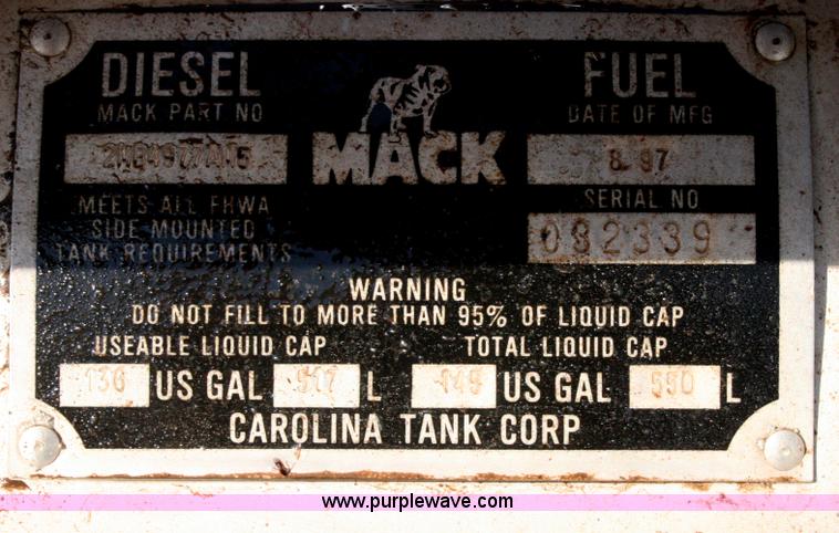 image for item G5531 1998 Mack CH613 semi truck