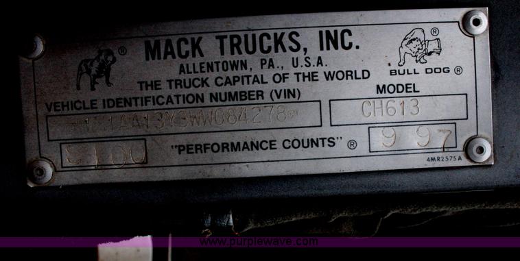 image for item G5531 1998 Mack CH613 semi truck