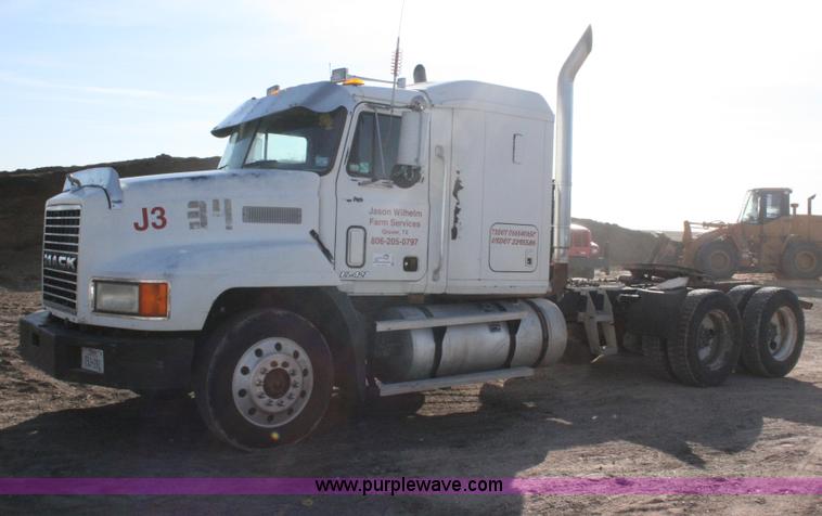 image for item G5532 1998 Mack CH613 semi truck