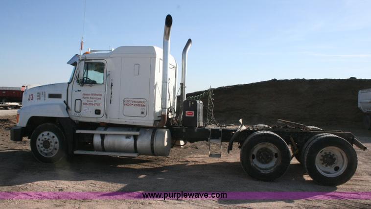 image for item G5532 1998 Mack CH613 semi truck