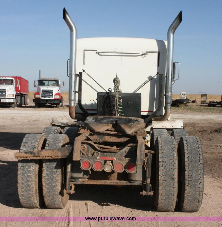 image for item G5532 1998 Mack CH613 semi truck