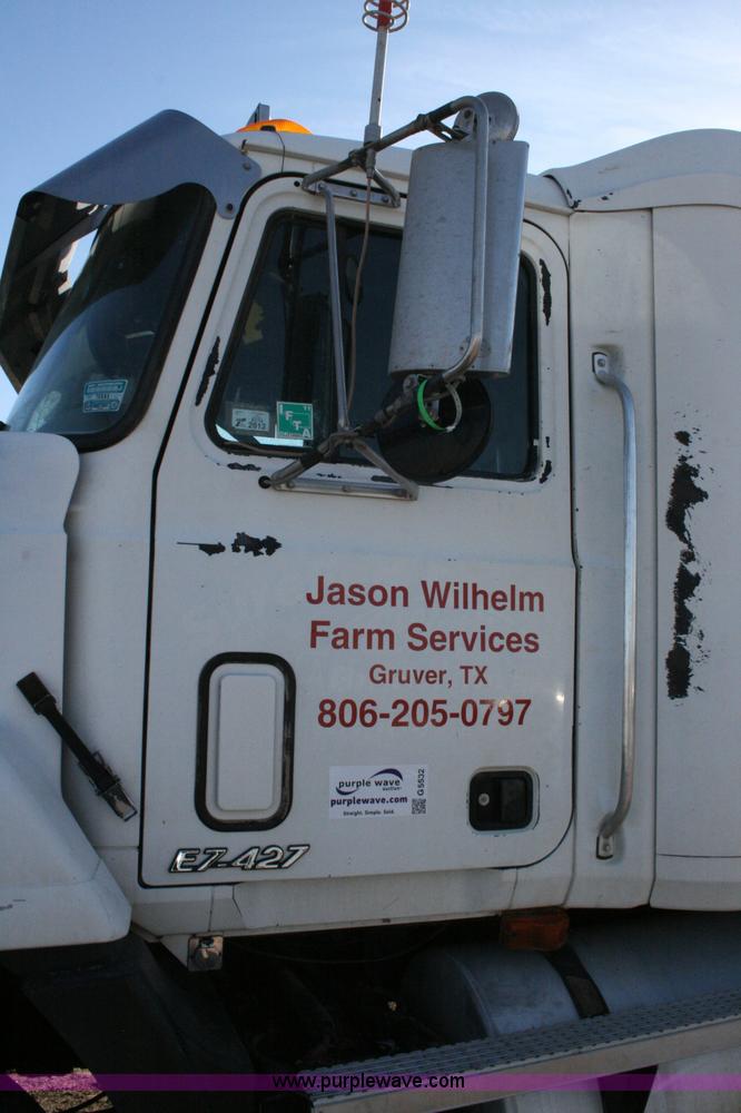 image for item G5532 1998 Mack CH613 semi truck