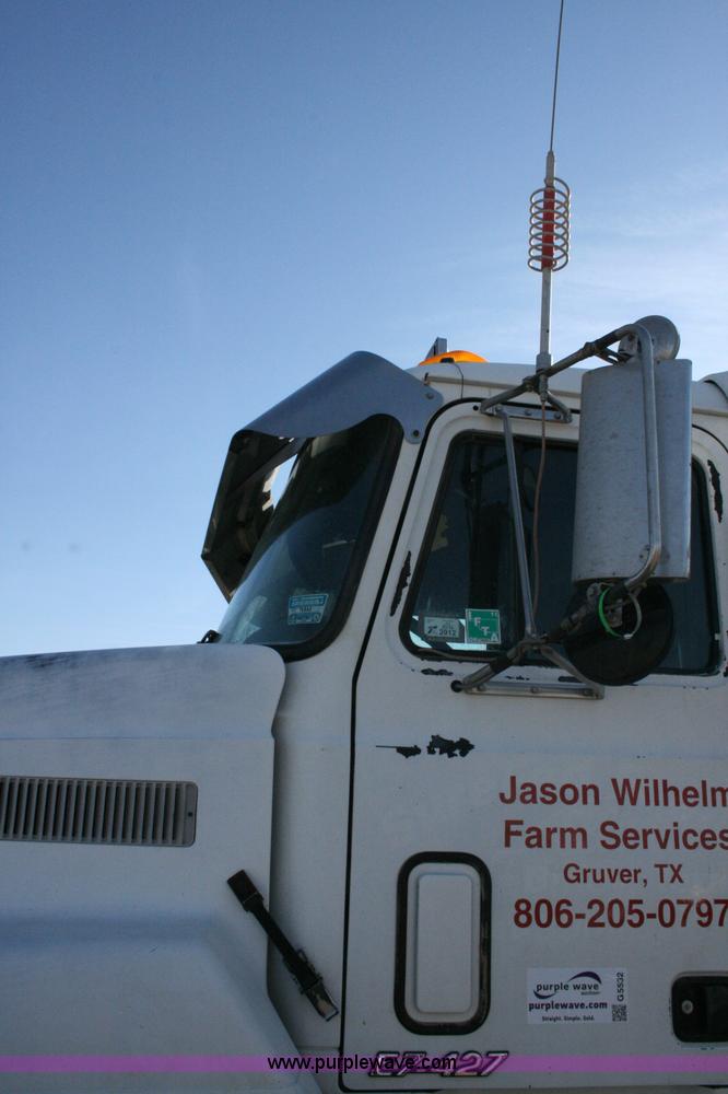 image for item G5532 1998 Mack CH613 semi truck