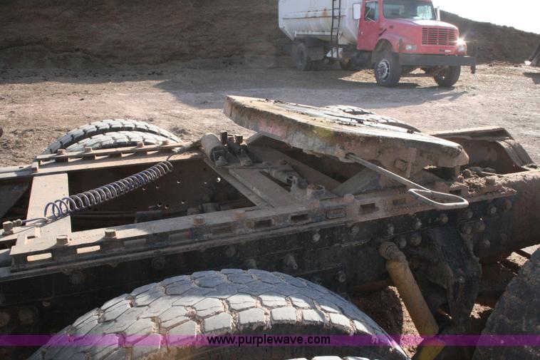 image for item G5532 1998 Mack CH613 semi truck