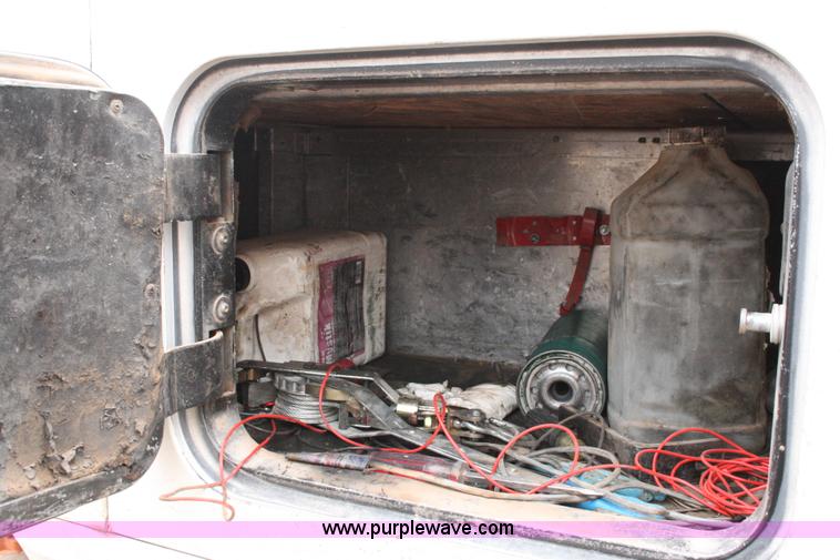 image for item G5532 1998 Mack CH613 semi truck