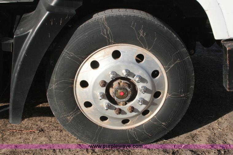 image for item G5532 1998 Mack CH613 semi truck