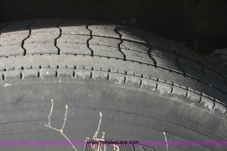 image for item G5532 1998 Mack CH613 semi truck