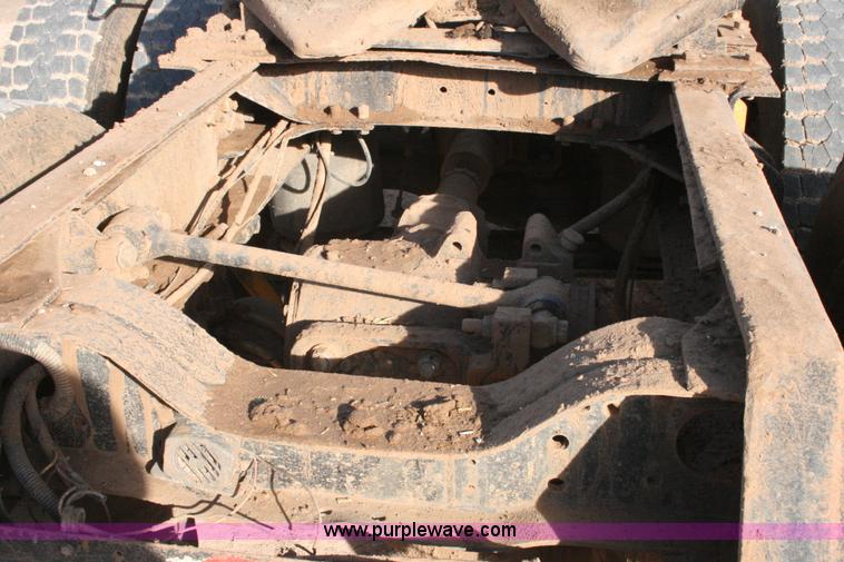 image for item G5532 1998 Mack CH613 semi truck