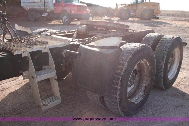 image for item G5532 1998 Mack CH613 semi truck