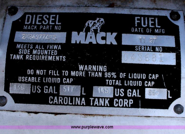 image for item G5532 1998 Mack CH613 semi truck