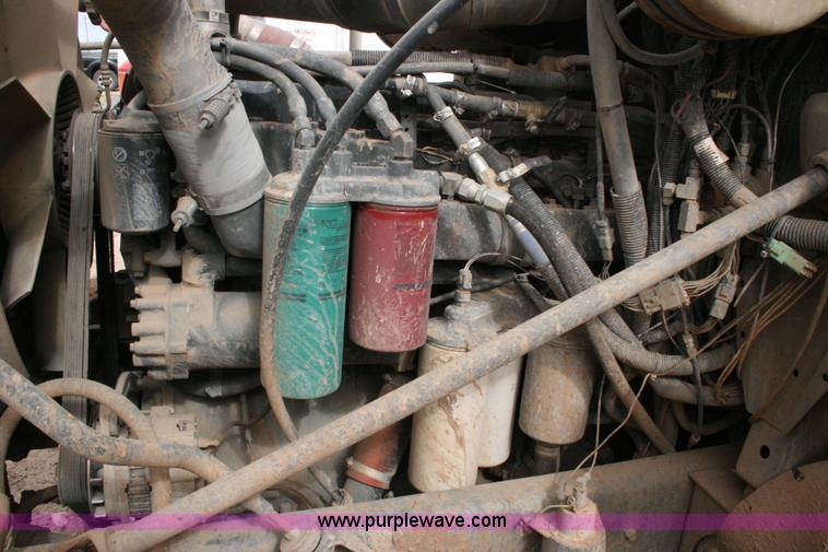 image for item G5532 1998 Mack CH613 semi truck