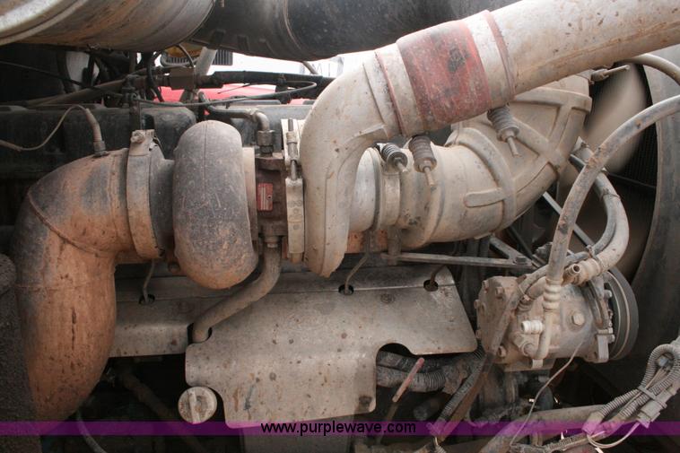 image for item G5532 1998 Mack CH613 semi truck