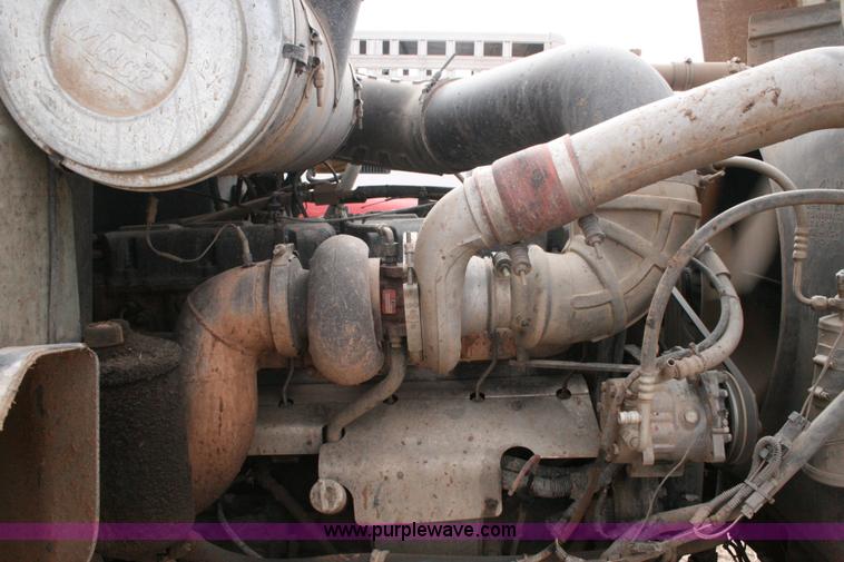 image for item G5532 1998 Mack CH613 semi truck