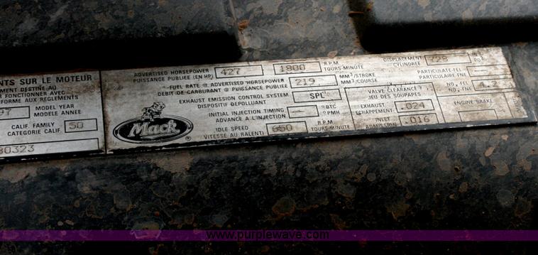 image for item G5532 1998 Mack CH613 semi truck