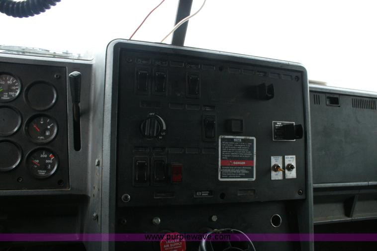 image for item G5532 1998 Mack CH613 semi truck