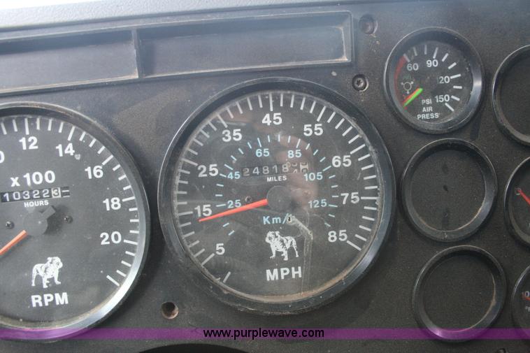 image for item G5532 1998 Mack CH613 semi truck