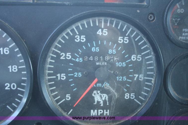 image for item G5532 1998 Mack CH613 semi truck