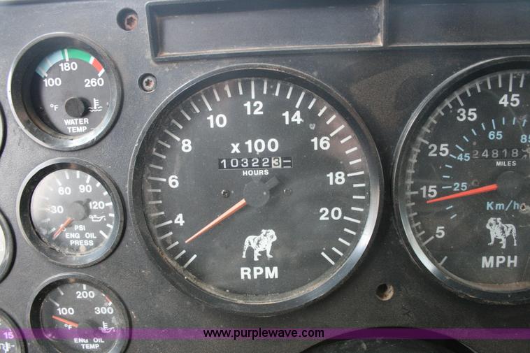 image for item G5532 1998 Mack CH613 semi truck