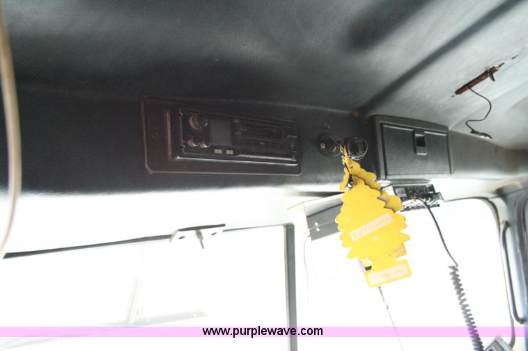 image for item G5532 1998 Mack CH613 semi truck